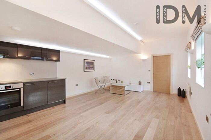 2 Bedroom Flat To Rent In North End Road, West Kensington, London, W14