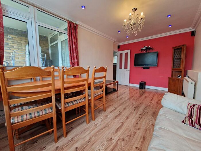 3 Bedroom Maisonette To Rent In Crowder Street, Shadwell, London, E1