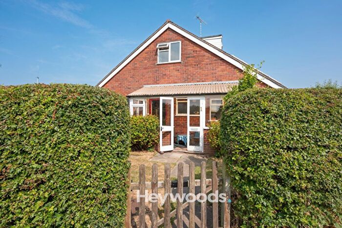 4 Bedroom Semi-detached Bungalow For Sale In Pear Tree Drive, Madeley, CW3