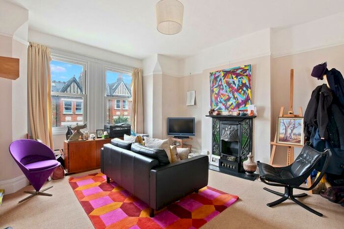 2 Bedroom Flat To Rent In Uplands Road London, N8