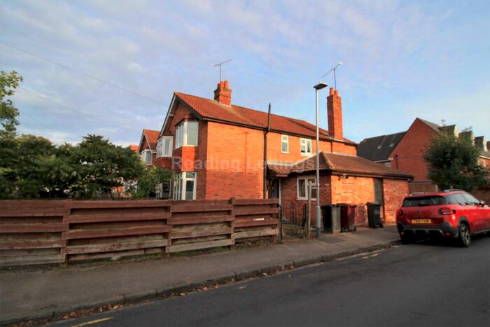 3 Bedroom Semi-Detached House To Rent In Addington Road, Reading, RG1