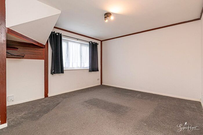 2 Bedroom End Of Terrace House For Sale In Jeals Lane, Sandown, PO36