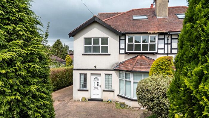 4 Bedroom Semi-Detached House For Sale In Stonegate Road, Moortown, LS17