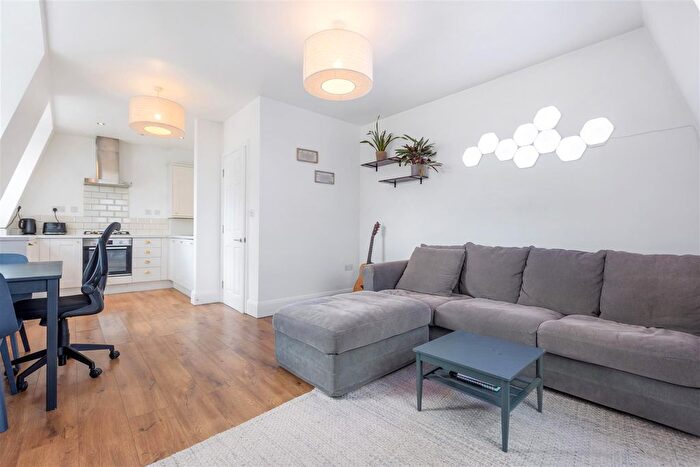 1 Bedroom Flat To Rent In Peckham Road, London, SE15
