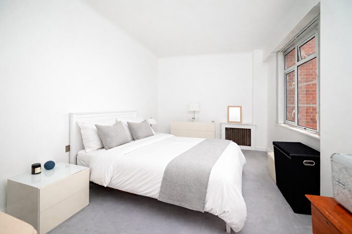 1 Bedroom Flat To Rent In Grove End Road, London, NW8