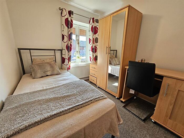 3 Bedroom Flat To Rent In Flat, The Forum, Tiverton Way, CB1