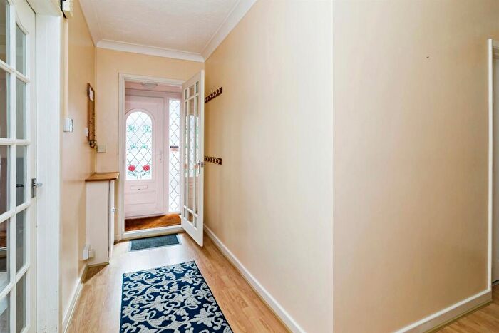 2 Bedroom Detached Bungalow For Sale In Hadleigh Drive, Lowestoft, NR32