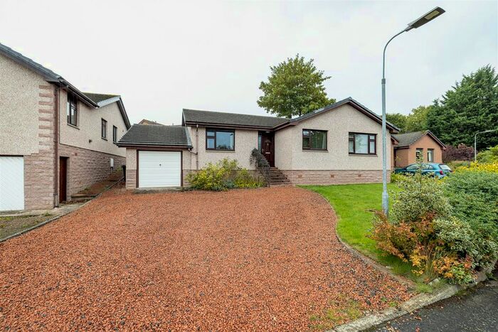 3 Bedroom Detached Bungalow For Sale In Kingsknowe Gardens, Galashiels, TD1