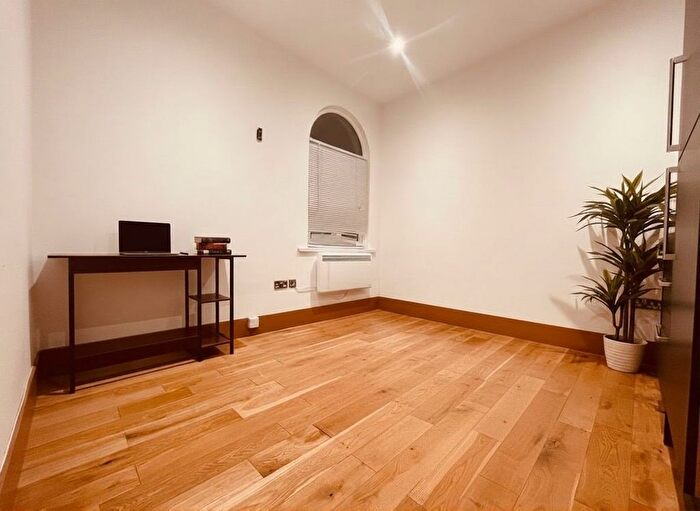 1 Bedroom Flat To Rent In Lower Addiscombe Road, Croydon, CR0