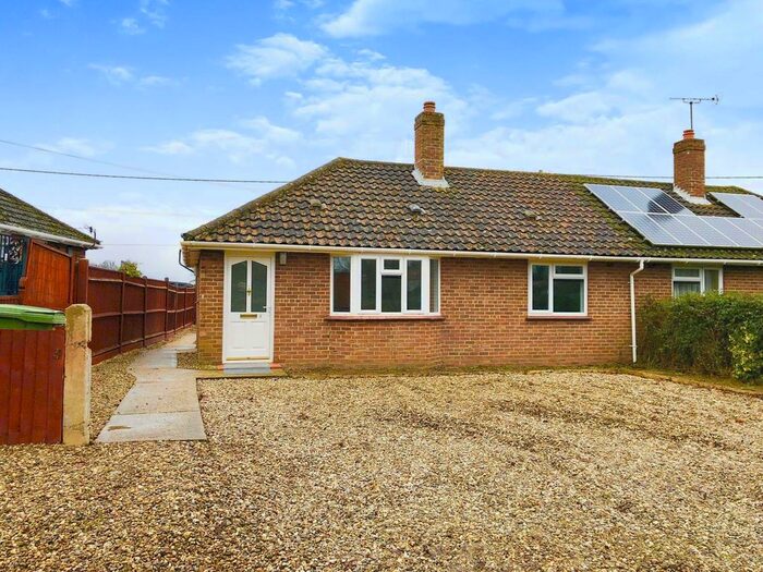 2 Bedroom Detached Bungalow For Sale In School Road, Fritton, Norwich NR15