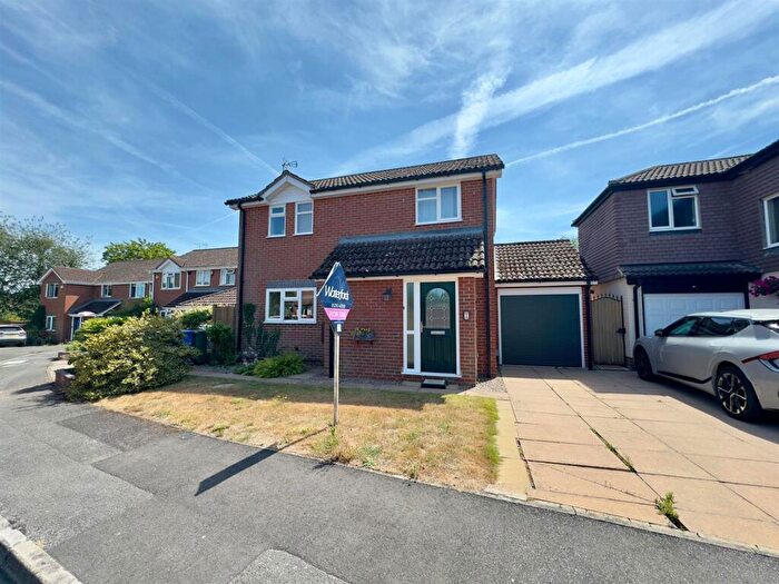 3 Bedroom Detached House For Sale In Friesian Close, Fleet, GU51