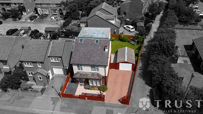4 Bedroom Detached House For Sale In Taylor Hall Lane, Mirfield, WF14