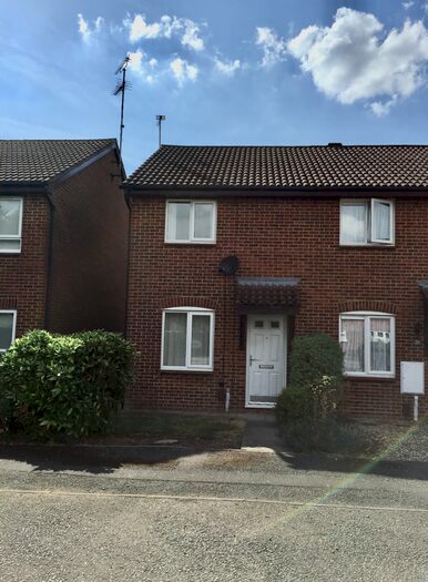 2 Bedroom Semi-Detached House To Rent In Grasslands, The Coppice, Aylesbury, Buckinghamshire, HP20