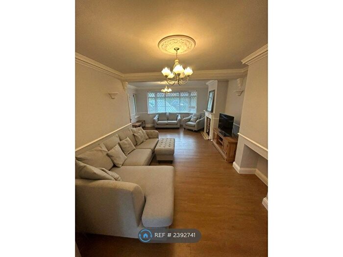 3 Bedroom Semi-Detached House To Rent In Longlands Avenue, Coulsdon, CR5