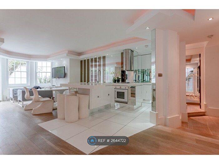 3 Bedroom Flat To Rent In Lindfield Gardens, London, NW3