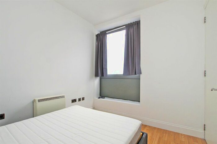 1 Bedroom Flat To Rent In Gallery Apartments, Commercial Road, Whitechapel, London, E1