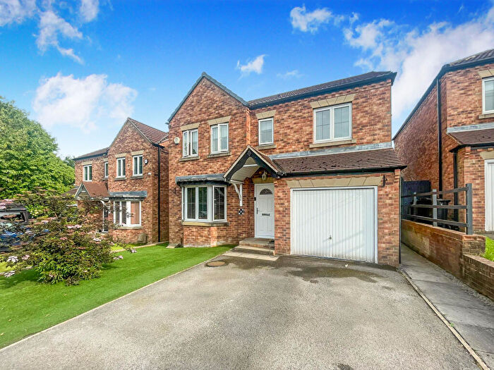 4 Bedroom Detached House For Sale In Watering Meadow, Leeds, LS27