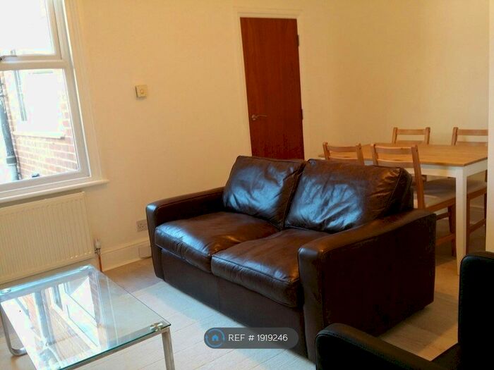1 Bedroom Flat To Rent In Bedford Road, Reading, RG1
