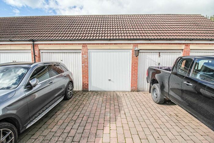 2 Bedroom Flat For Sale In Rowan Place - Excellent Amenities & Access, M5