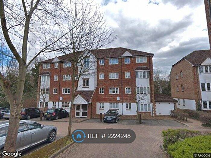 2 Bedroom Flat To Rent In Autumn Drive, Sutton, SM2