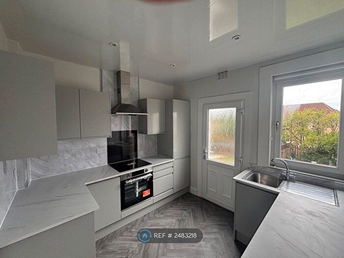 3 Bedroom Flat To Rent In Strain Crescent, Airdrie, ML6