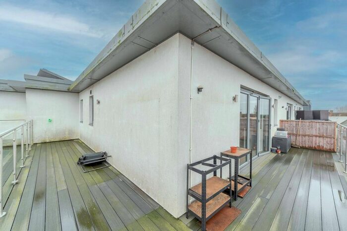 Studio To Rent In Imperial Drive, Rayners Lane, Harrow, HA2