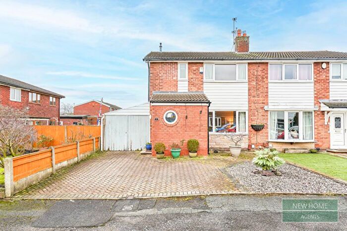 3 Bedroom Semi-Detached House For Sale In Edgemoor Close Radcliffe, Manchester, M26