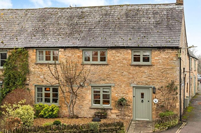 5 Bedroom Semi Detached House For Sale In Church Street, Bampton, Oxfordshire, OX18