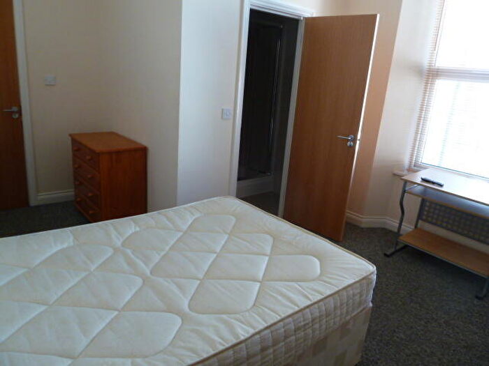 Studio To Rent In Cattedown Studio, PL4