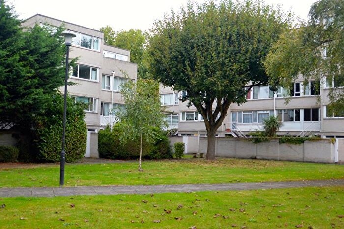 1 Bedroom Apartment For Sale In Mountbatten Square, SL4