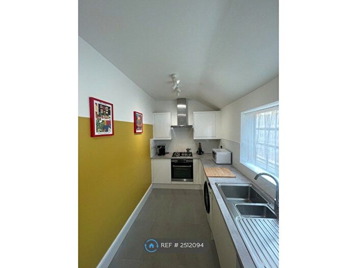 3 Bedroom Terraced House To Rent In Pyatt Street, Nottingham, NG2