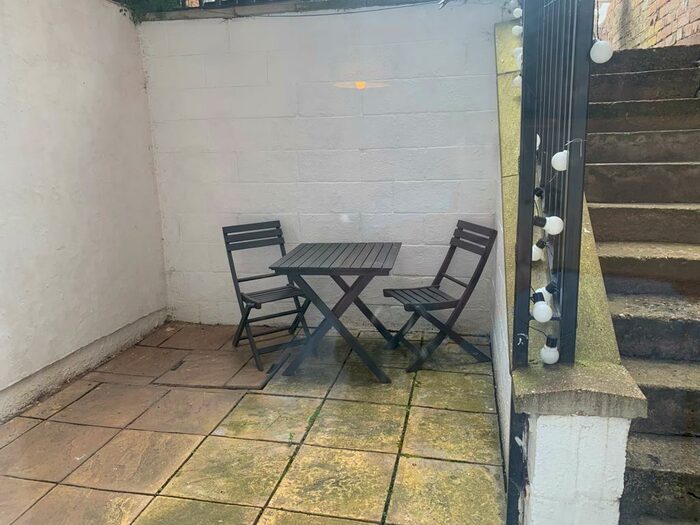 2 Bedroom Flat To Rent In Dale Street, Leamington Spa, Warwickshire, CV32