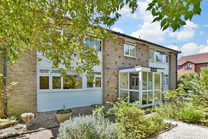 2 Bedroom Flat For Sale In Langley Park Road, Sutton, Surrey, SM2