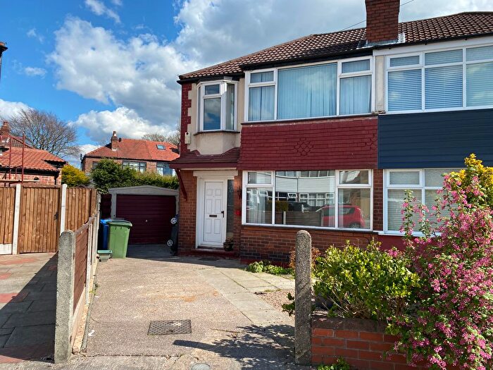 3 Bedroom Semi-Detached House To Rent In Lighthorne Avenue, Stockport, SK3