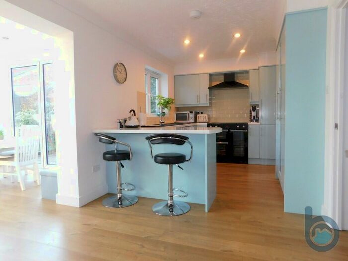 4 Bedroom Detached House To Rent In Bentley Avenue, PE7