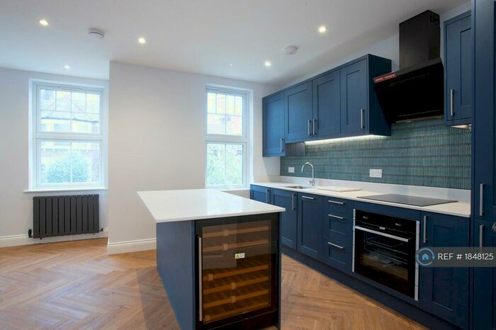 3 Bedroom Flat To Rent In Sarre Road, London, NW2