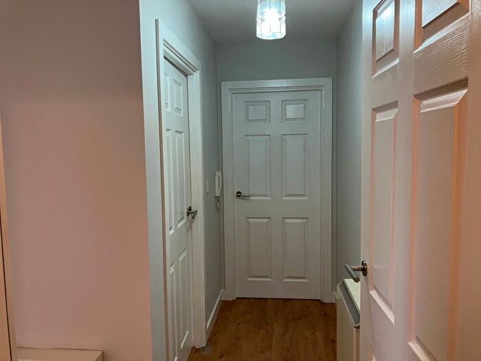 1 Bedroom Flat To Rent In The Town House, Town Street, Leeds, LS12