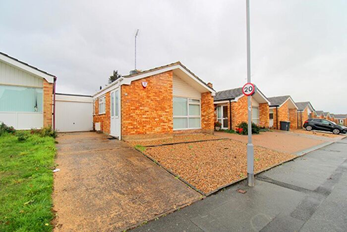2 Bedroom Detached Bungalow For Sale In Gayland Avenue, St Annes, Luton, Bedfordshire, LU2