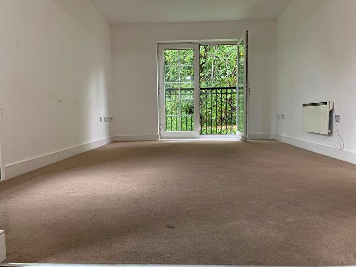 2 Bedroom Flat To Rent In Stoneyholme Avenue, Manchester, M8