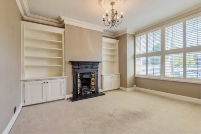 2 Bedroom Maisonette To Rent In Fountain Road, Tooting Broadway, London, SW17