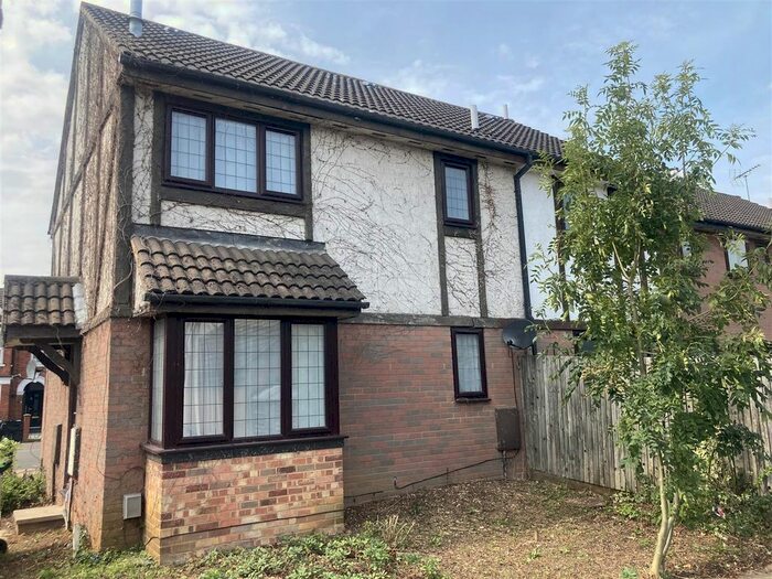 1 Bedroom End Of Terrace House To Rent In Queensbury Close, MK40