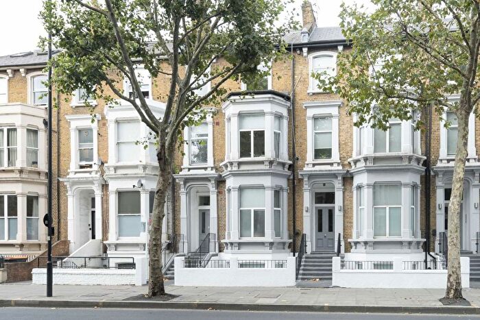 3 Bedroom Flat To Rent In Shepherds Bush Road, London, W6