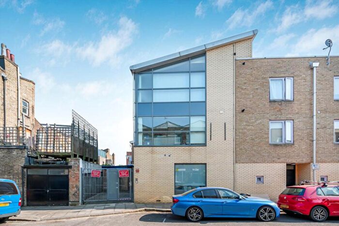 3 Bedroom Flat To Rent In Kingsford Street, London, NW5