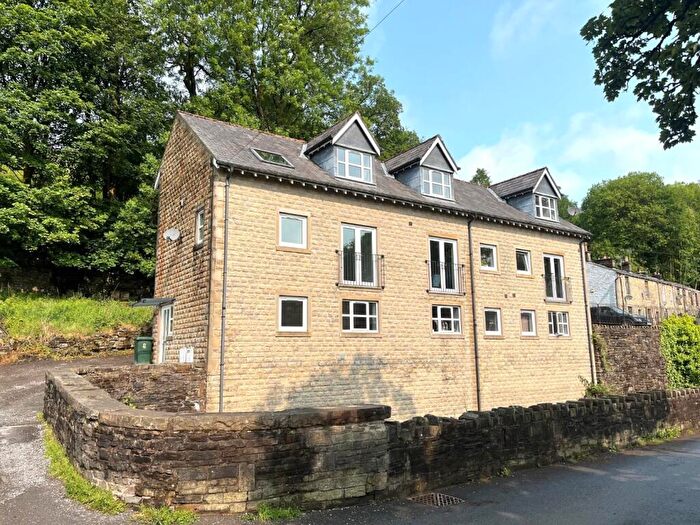 3 Bedroom Town House To Rent In Woodnook, Rossendale, BB4