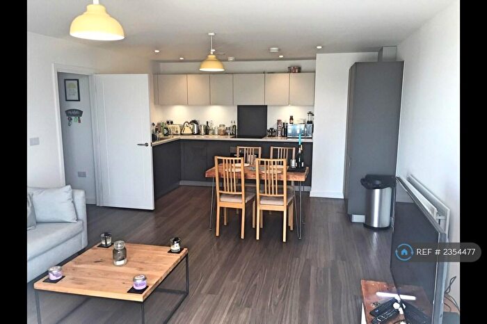 2 Bedroom Flat To Rent In Summit House, West Wickham, BR4