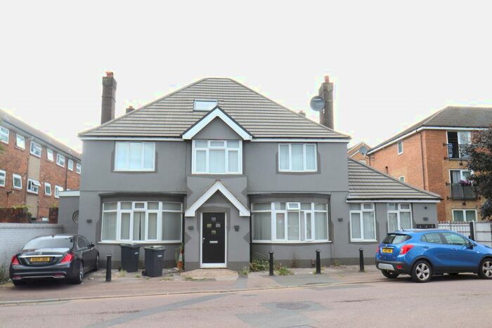 2 Bedroom Flat To Rent In Latimer Road, LU1