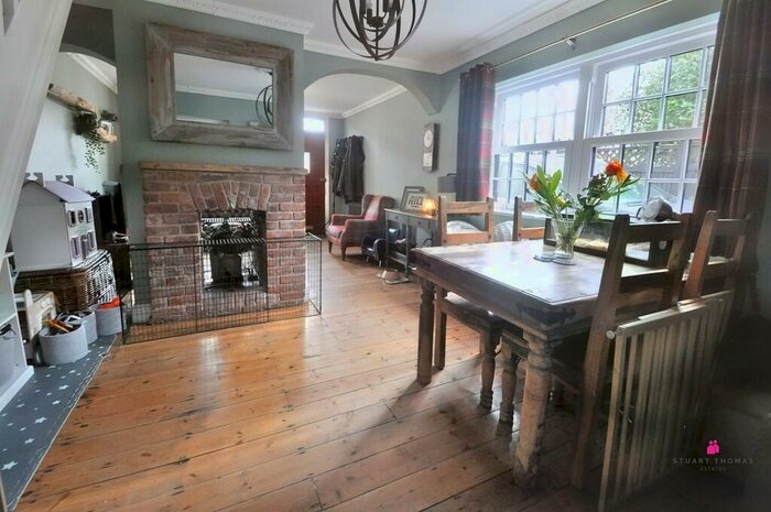2 Bedroom End Of Terrace House To Rent In Parkstone Avenue, Thundersley, SS7
