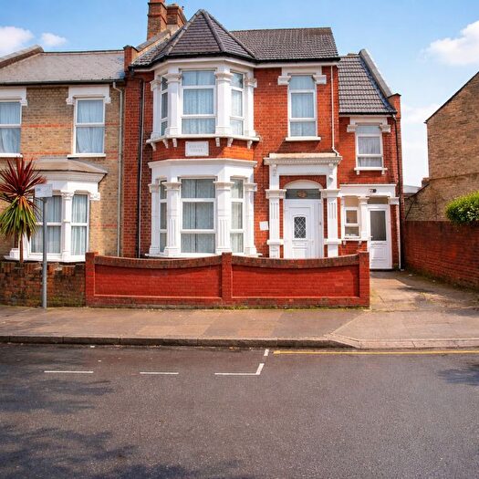 5 Bedroom Semi Detached House For Sale In Ruskin Avenue, London, E12