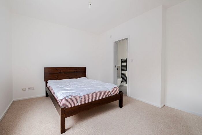 4 Bedroom Terraced House To Rent In Tottenham Road, London, N1