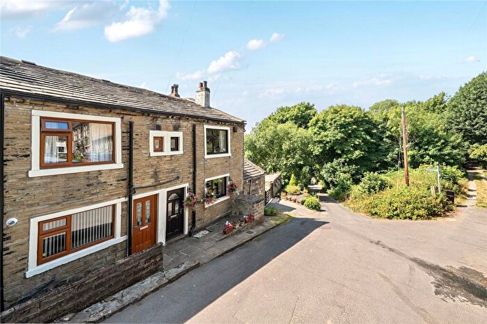 2 Bedroom Terraced House For Sale In Smalewell Road, Pudsey, West Yorkshire, LS28